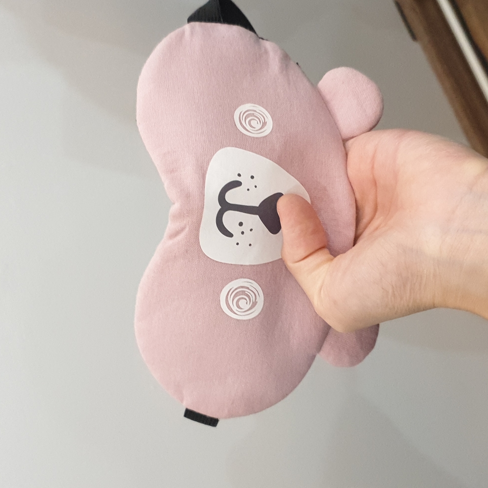 Eye mask helps ease sleep